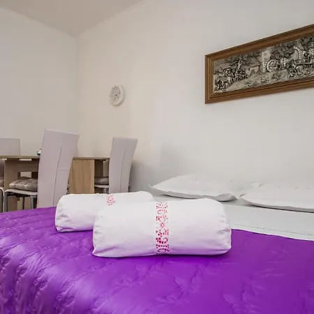 Nino Apartamento Podstrana