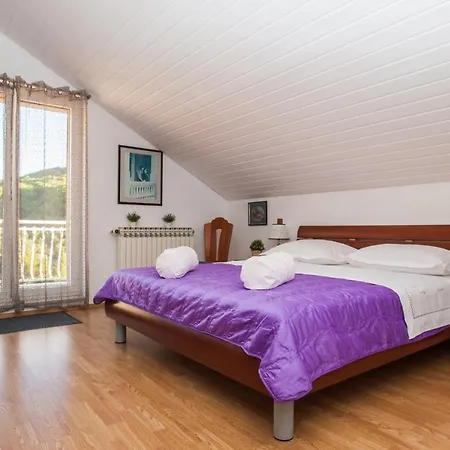 Nino Apartamento Podstrana